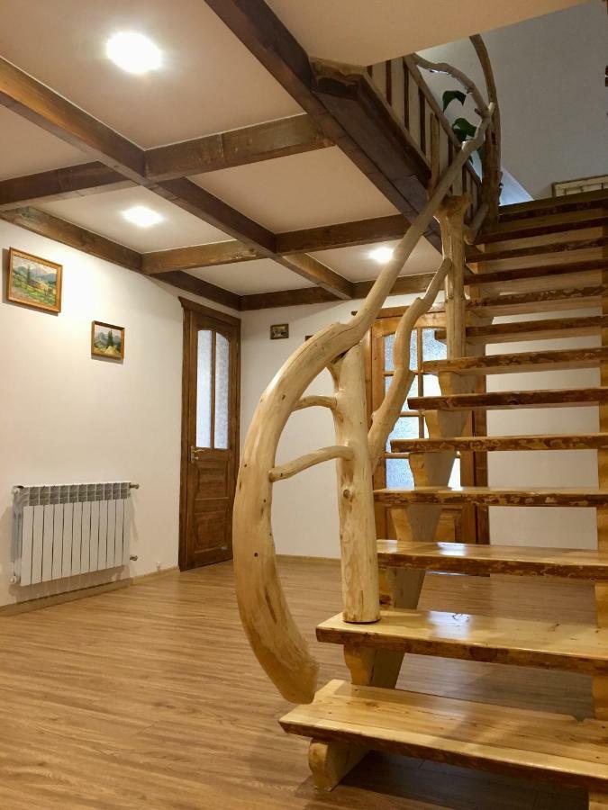 Сервус Guest Hotel Iaremcea Exterior foto