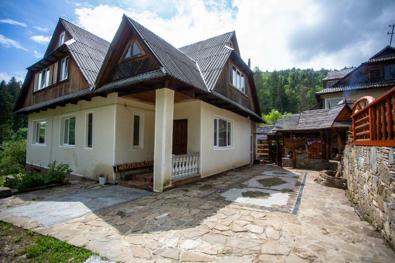 Сервус Guest Hotel Iaremcea Exterior foto