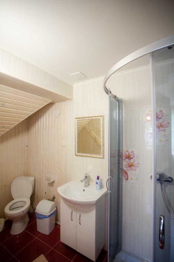 Сервус Guest Hotel Iaremcea Exterior foto