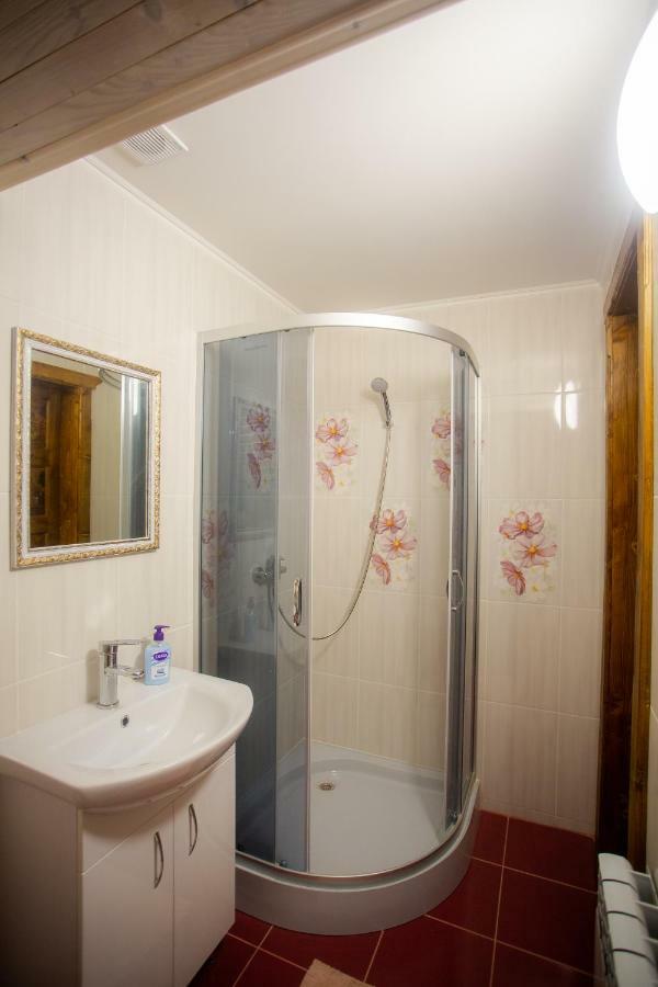 Сервус Guest Hotel Iaremcea Exterior foto