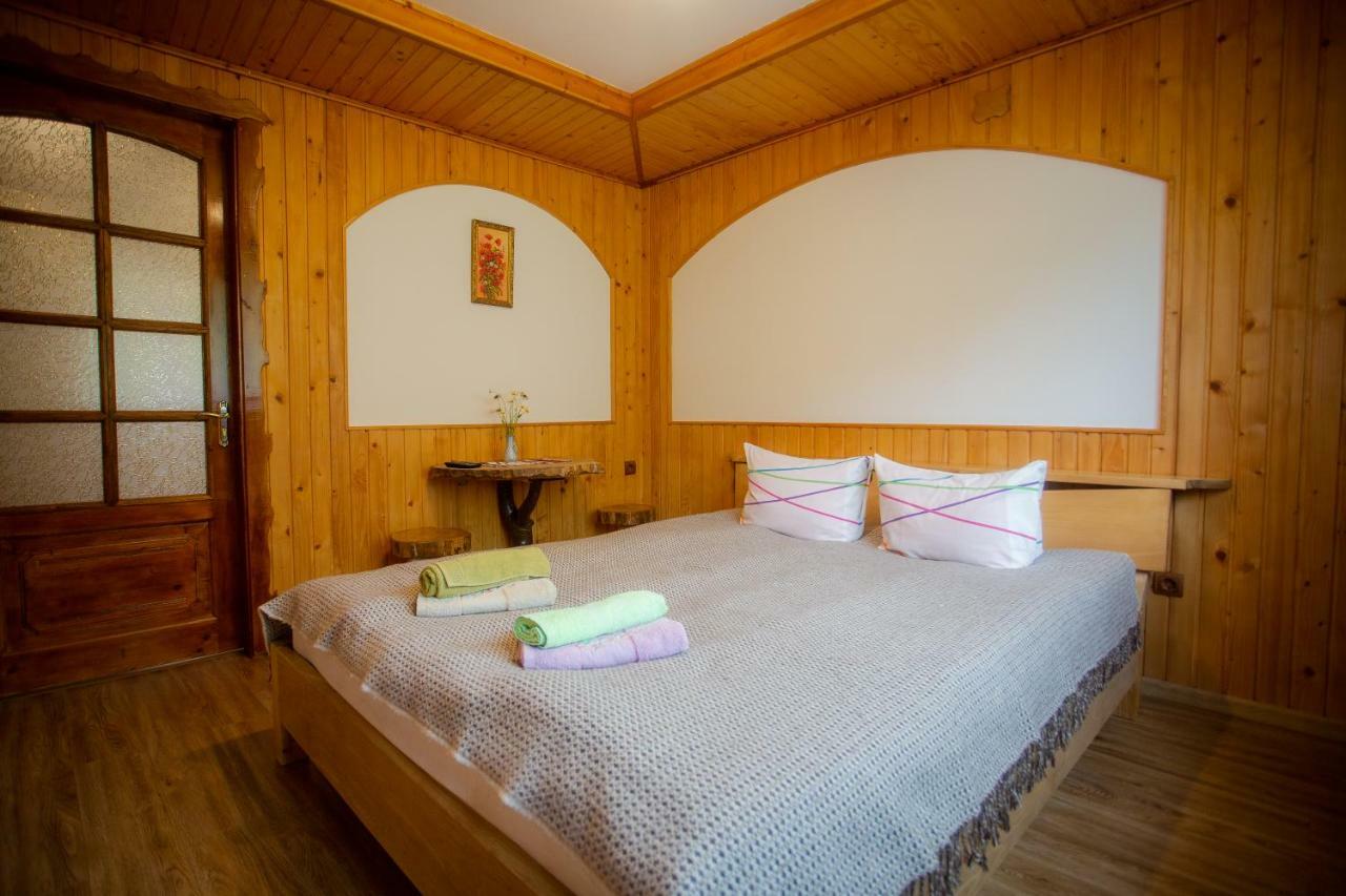 Сервус Guest Hotel Iaremcea Exterior foto