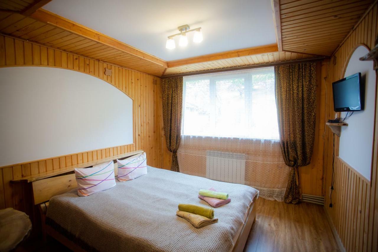 Сервус Guest Hotel Iaremcea Exterior foto