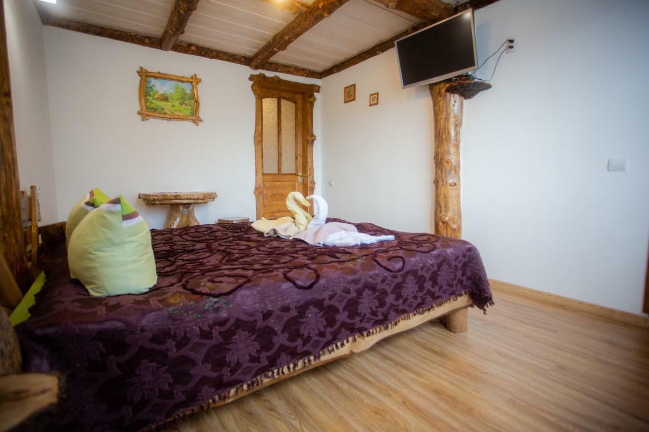 Сервус Guest Hotel Iaremcea Exterior foto