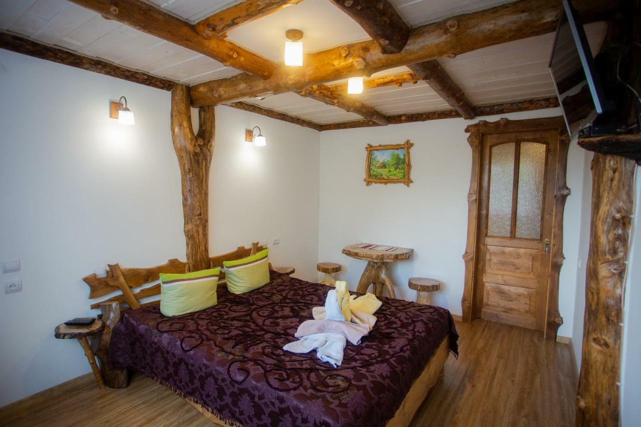 Сервус Guest Hotel Iaremcea Exterior foto