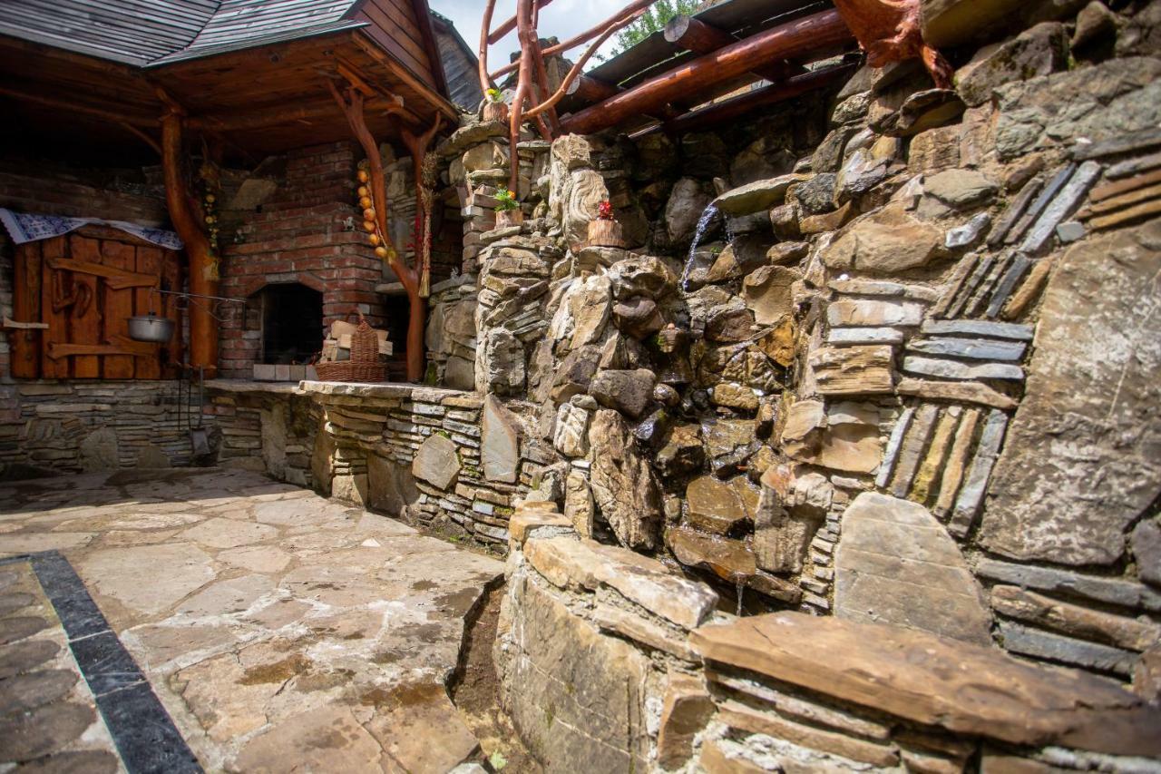 Сервус Guest Hotel Iaremcea Exterior foto